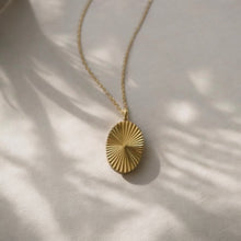 Load image into Gallery viewer, Oval Burst Necklace Boem