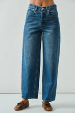 Load image into Gallery viewer, Semi Barrel Jeans