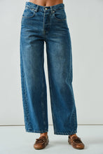 Load image into Gallery viewer, Semi Barrel Jeans
