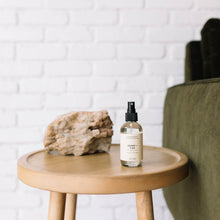 Load image into Gallery viewer, 4 fl oz Aspen & Fog Room Spray Calyan Wax Co