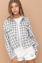 Load image into Gallery viewer, Yarn Dyed Brushed Crop Pocket Front Shirt Jacket
