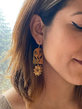 Load image into Gallery viewer, Blooming Daisy Earrings GeoMetricGem
