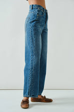 Load image into Gallery viewer, Semi Barrel Jeans
