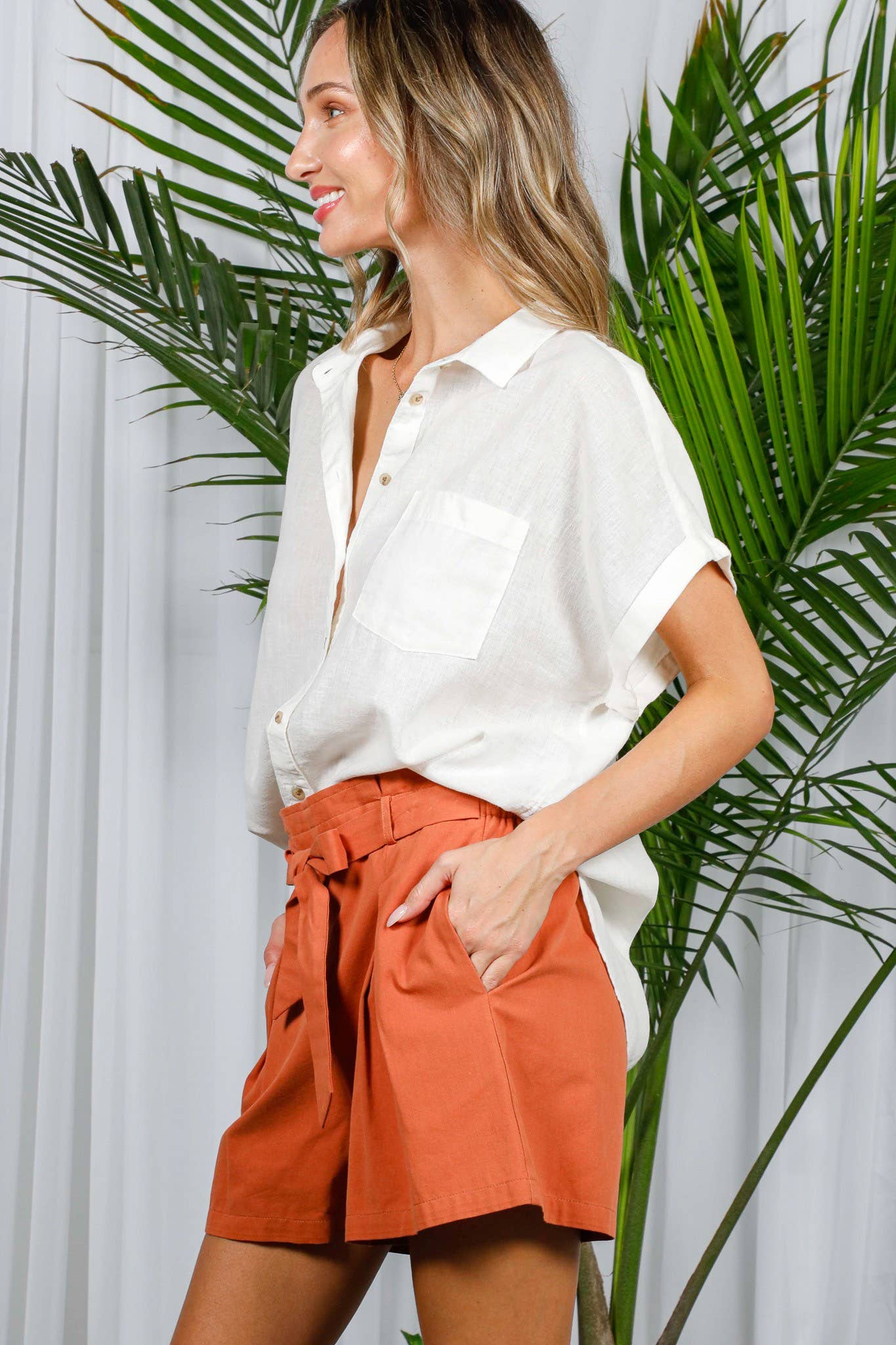 Collared Neck Roll-Up Pocket Detail