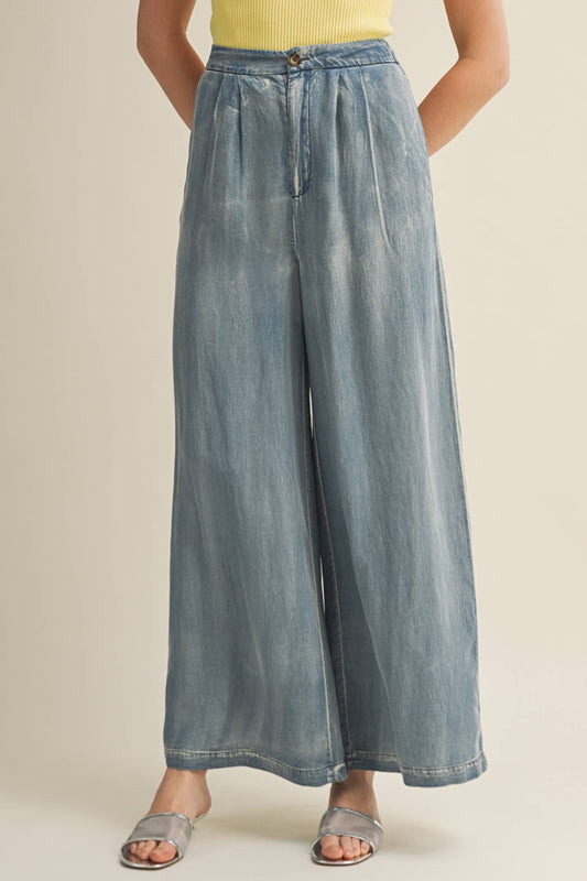 The Flowing High-Waist Pleated Trouser