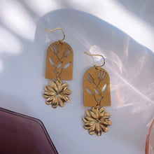 Load image into Gallery viewer, Blooming Daisy Earrings GeoMetricGem
