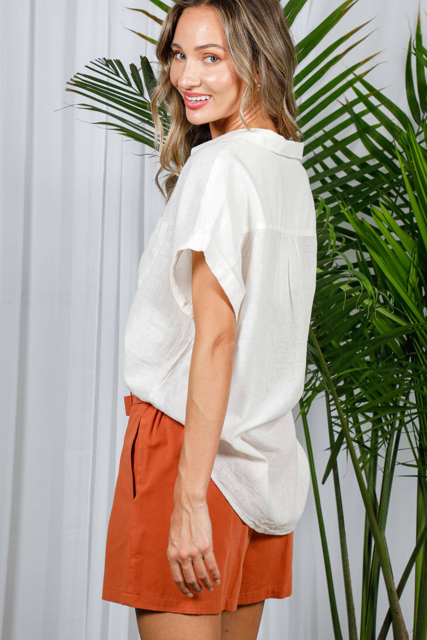 Collared Neck Roll-Up Pocket Detail