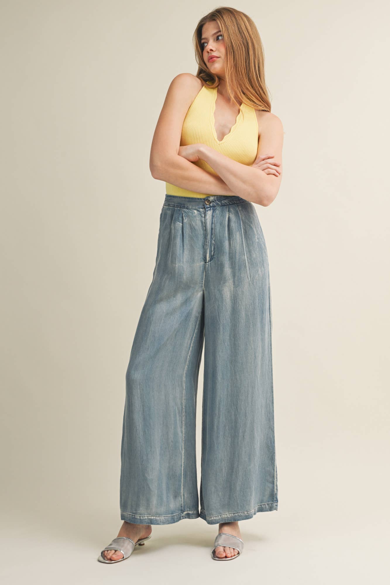 The Flowing High-Waist Pleated Trouser