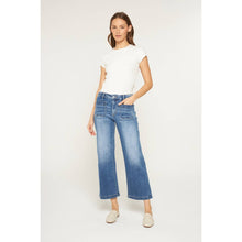 Load image into Gallery viewer, Cropped High Rise Jeans
