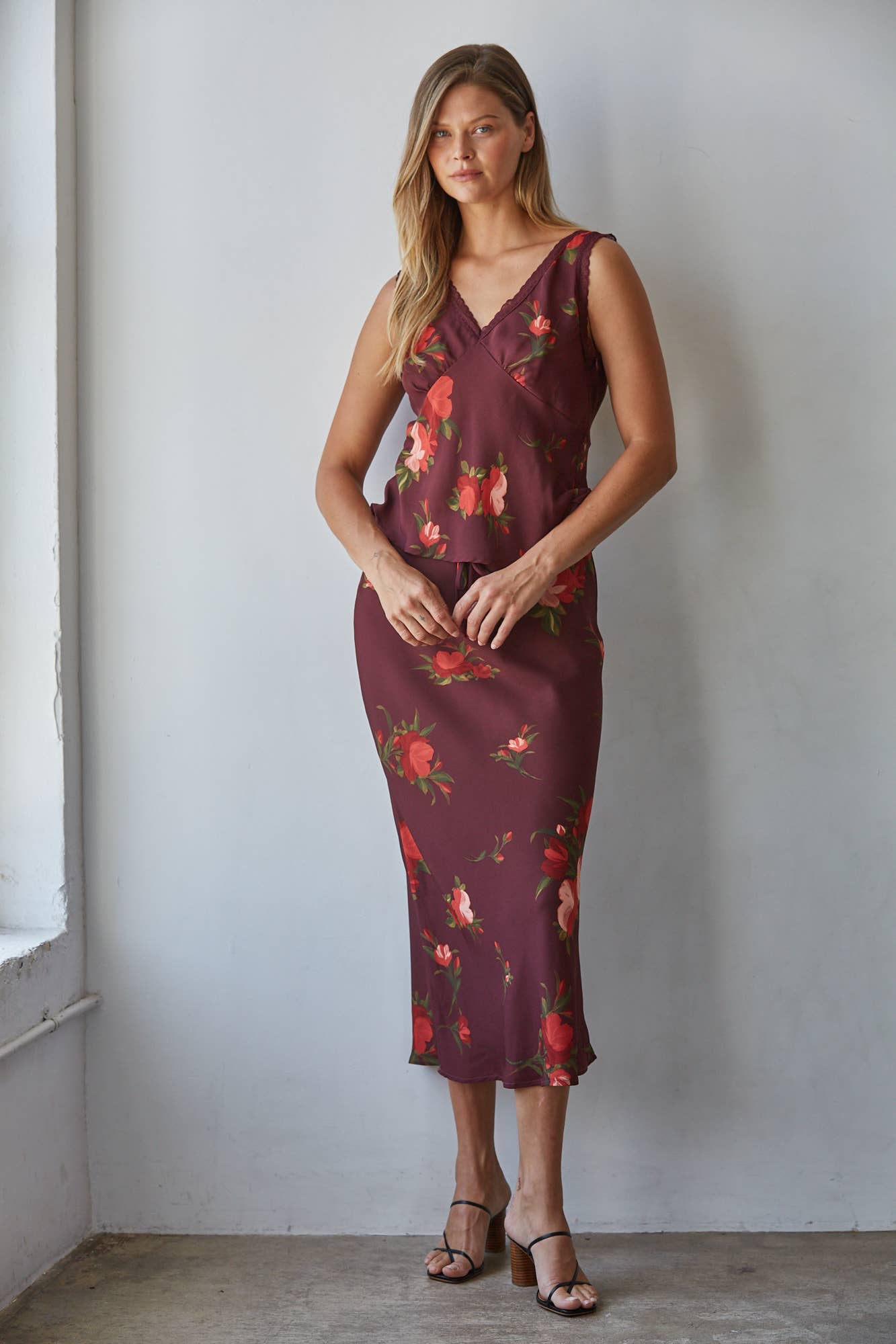 Woven Floral Print V Neck Sleeveless Top