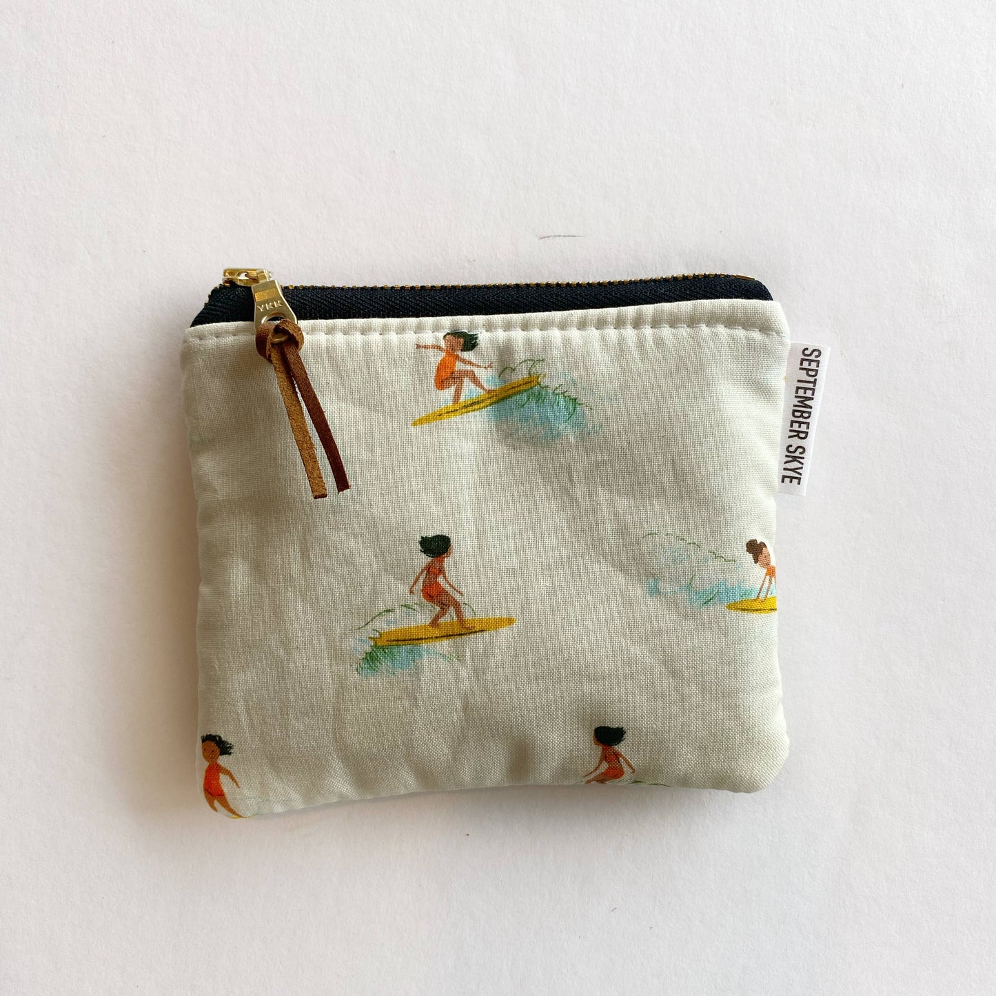 Small square pouch in cream surfer girl