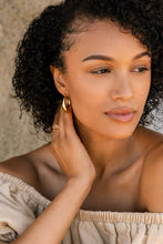 Load image into Gallery viewer, Priscilla Hoops Boem
