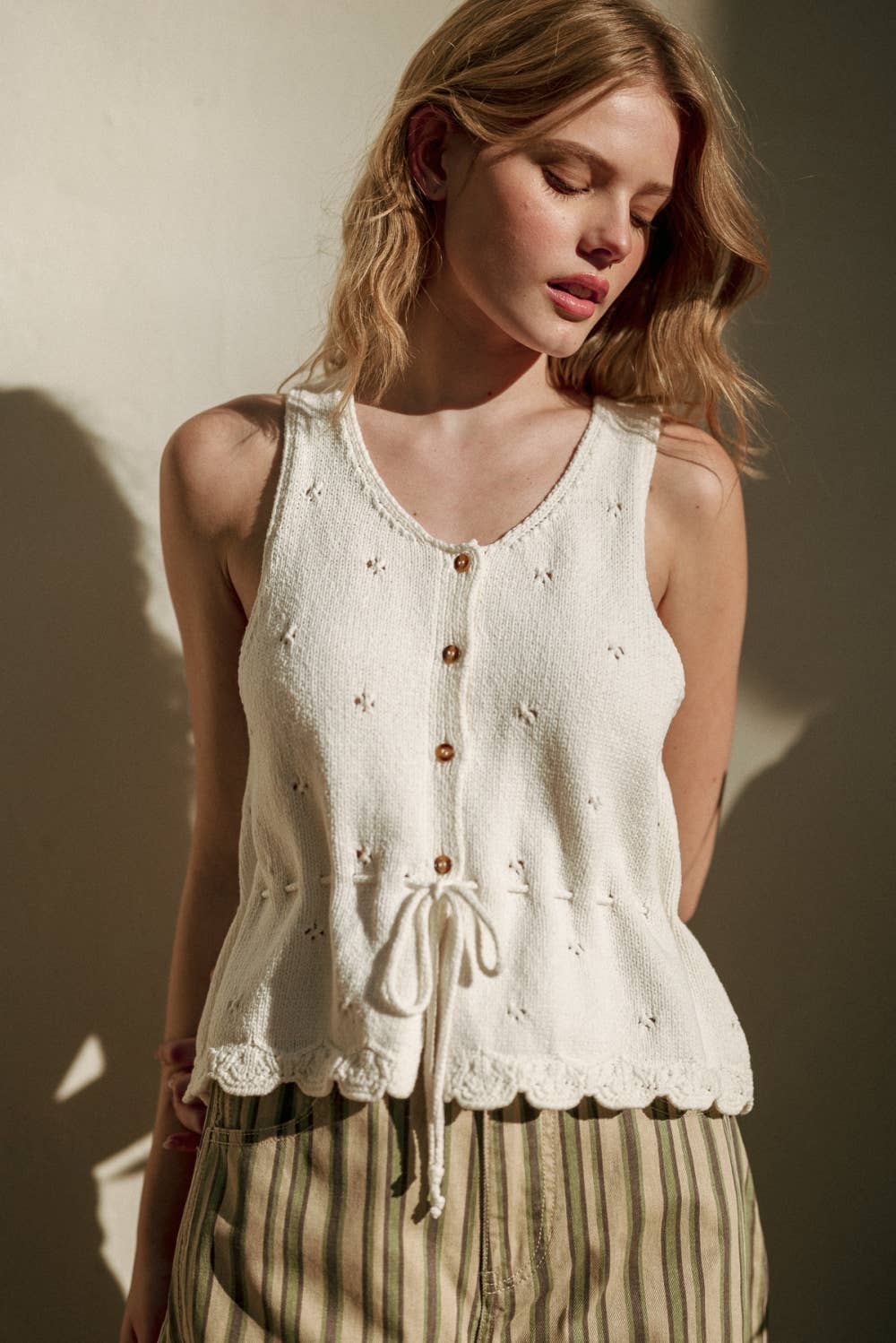 Scallop Edge Sleeveless Sweater 