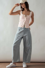 Load image into Gallery viewer, Floral Button Up Tank
