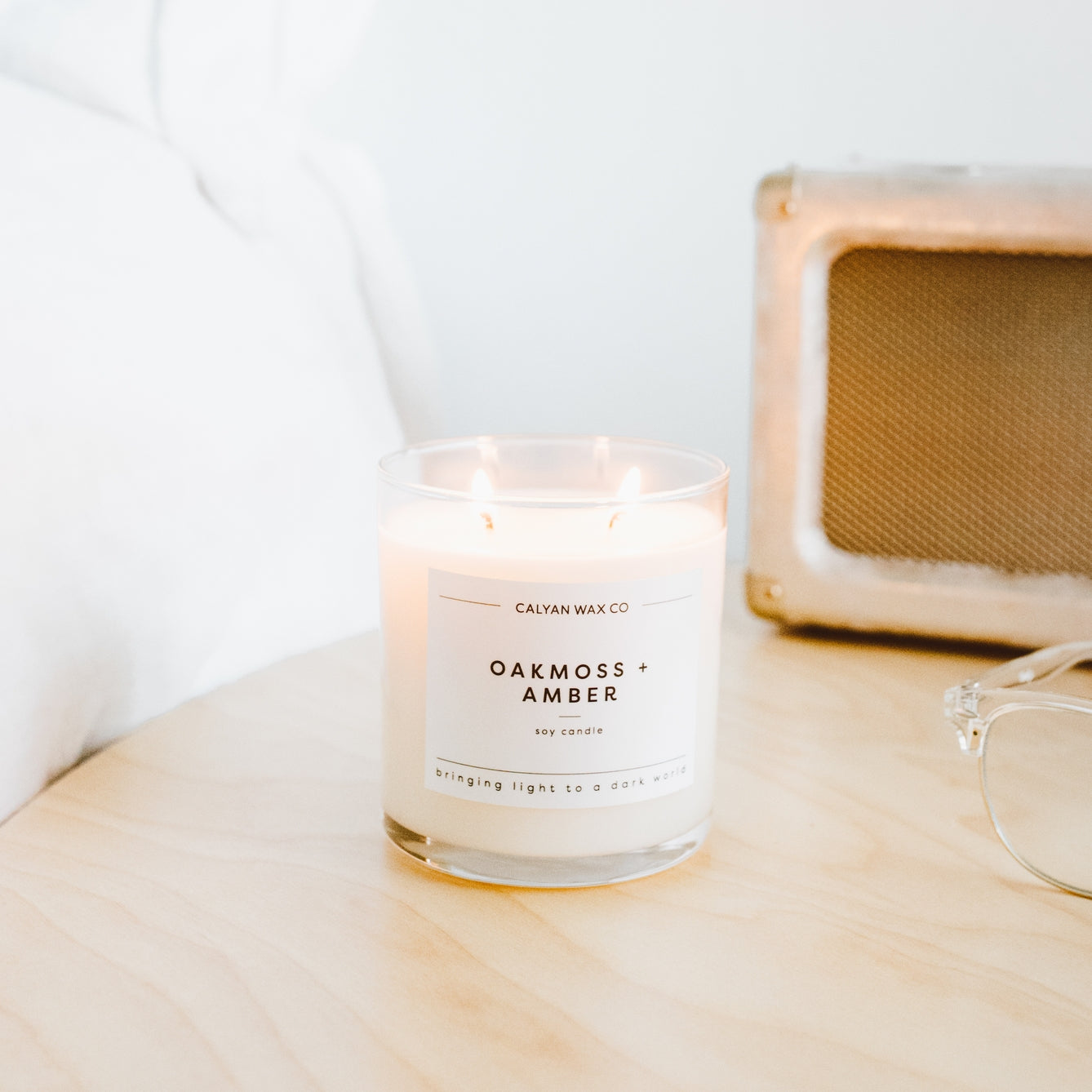 8.8 oz Oakmoss & Amber Calyan Candle 
